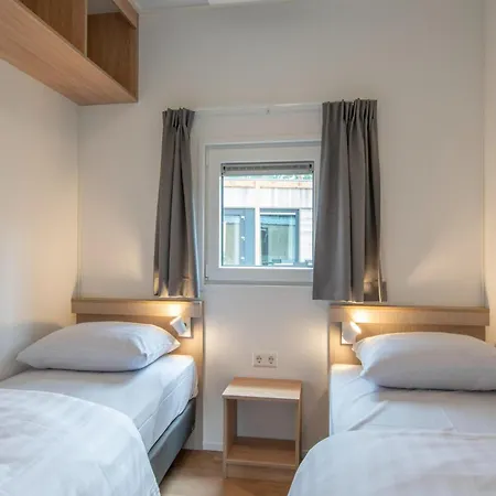 Chalet Detached With Air Conditioning *